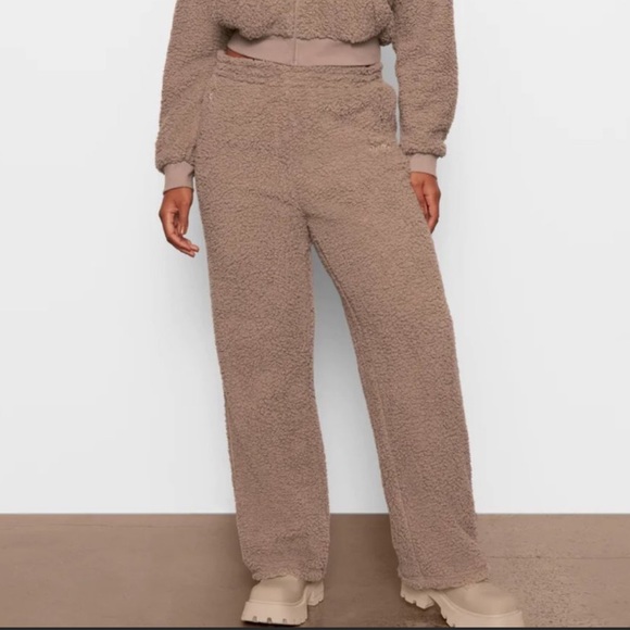 Skims Sherpa Teddy Joggers M NEW! -Desert - Picture 1 of 8